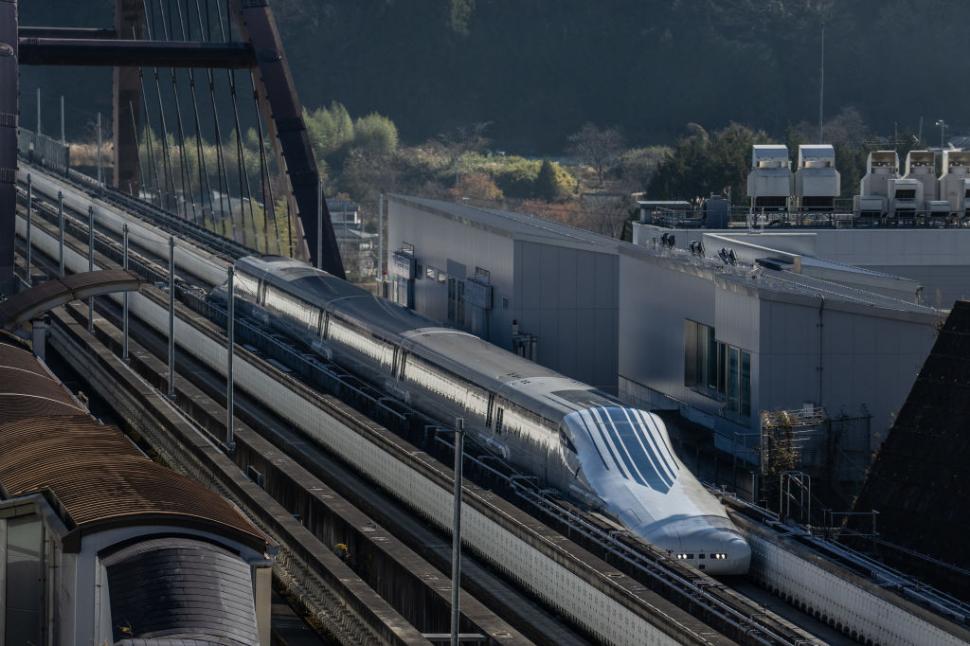 Japonia construiește cel mai rapid tren din lume, care merge cu peste 600 km/h. Ce șanse sunt să ajungă și în Europa 1040731