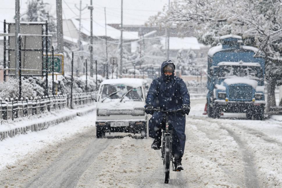 Furtuna de zăpadă paralizează SUA: Peste 10.000 de zboruri anulate și sute de mii de americani au rămas fără curent 1040856