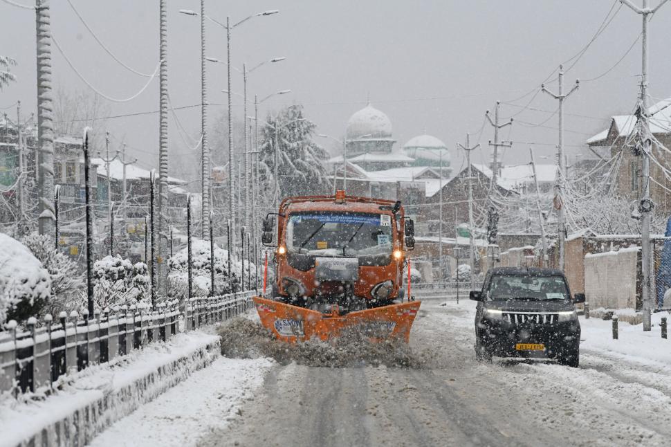 Furtuna de zăpadă paralizează SUA: Peste 10.000 de zboruri anulate și sute de mii de americani au rămas fără curent 1040857