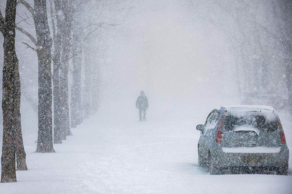 Furtuna de zăpadă paralizează SUA: Peste 10.000 de zboruri anulate și sute de mii de americani au rămas fără curent 1040862