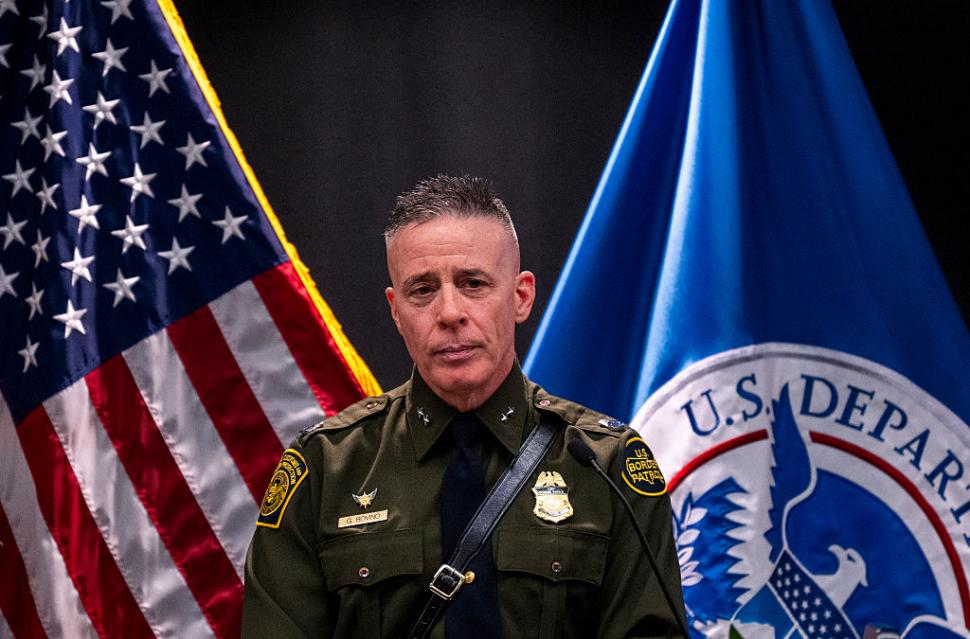 CNN: Gregory Bovino, noua imagine a politicilor anti-imigrație ale lui Trump. „Se îmbracă de zici că și-a luat haine SS găsite pe eBAy” 1041176