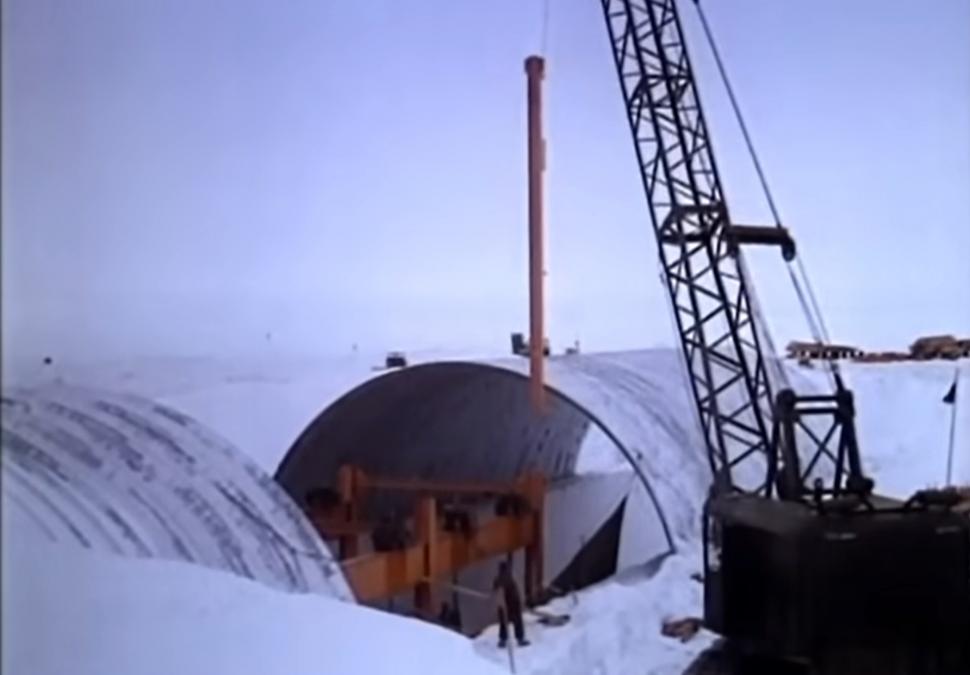 Misterioasa bază americană din gheața Groenlandei. A fost abandonată în 1967, însă topirea calotei scoate la lumină secretele nucleare 1041006