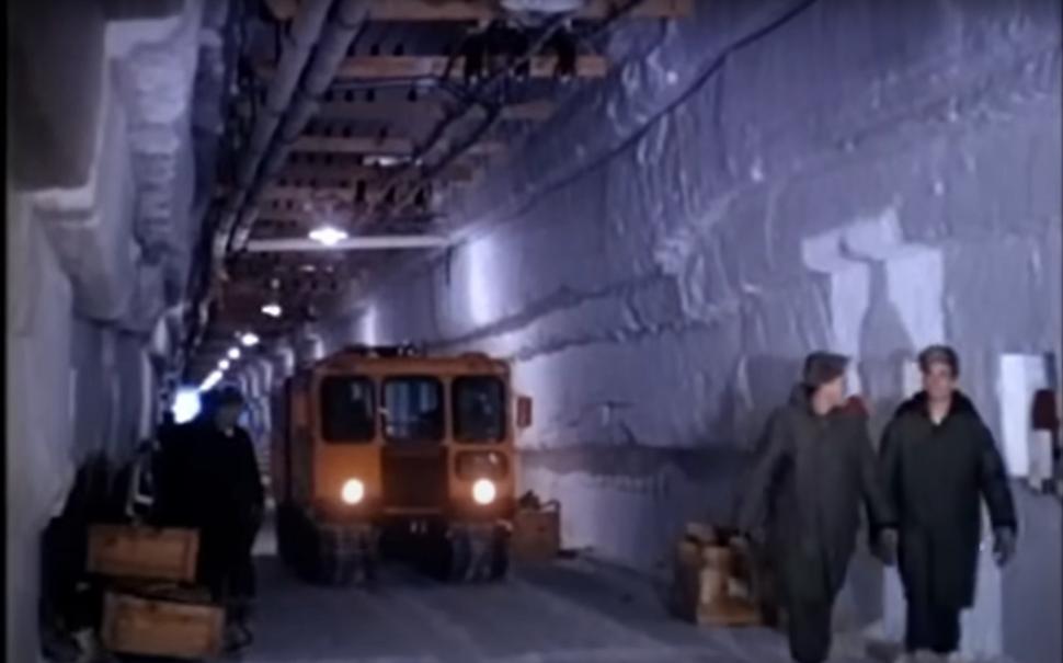 Misterioasa bază americană din gheața Groenlandei. A fost abandonată în 1967, însă topirea calotei scoate la lumină secretele nucleare 1041007