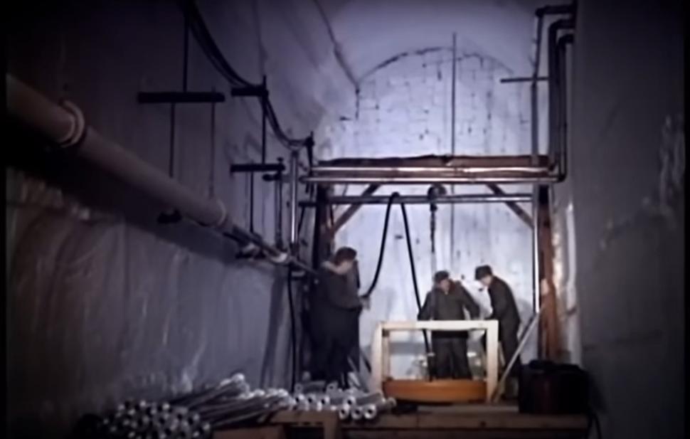 Misterioasa bază americană din gheața Groenlandei. A fost abandonată în 1967, însă topirea calotei scoate la lumină secretele nucleare 1041013