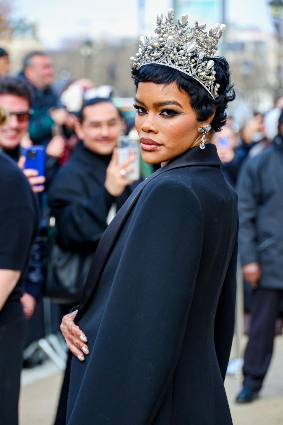 Bijuteriile furate de la Luvru anul trecut au fost reproduse și expuse într-o prezentare de la Săptămâna Modei de la Paris 1041252