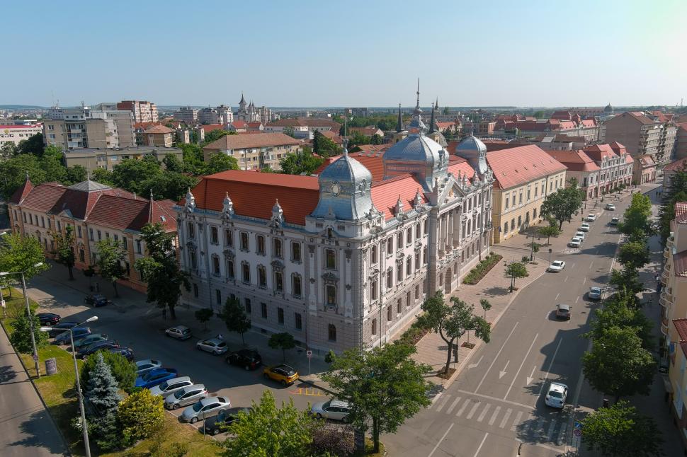 Consiliul Județean Bihor cumpără mobilă de două milioane de lei. Este condus de un liberal, viceprimar în două mandate sub Ilie Bolojan 1041375