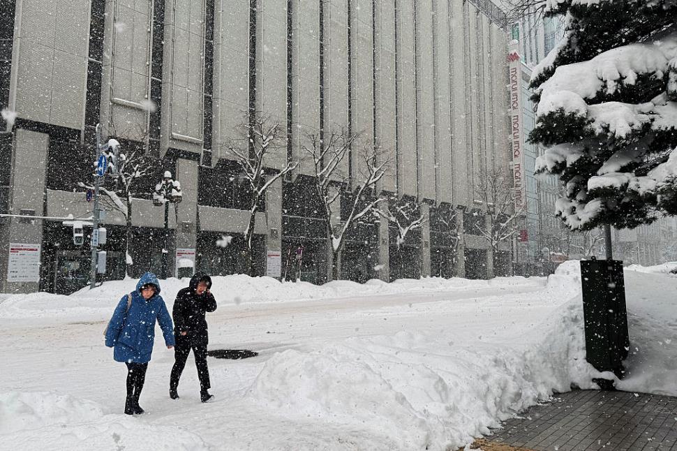 Ninsori record în Japonia: Sute de zboruri și trenuri au fost anulate. Peste 2.000 de persoane sunt blocate pe aeroportul din Hokkaido 1041238