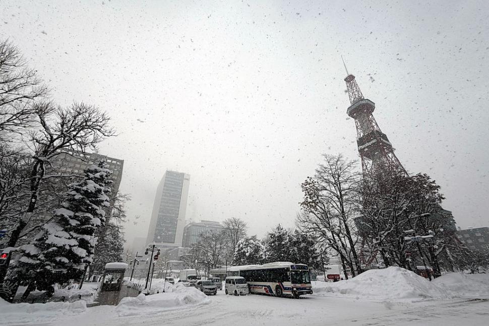 Ninsori record în Japonia: Sute de zboruri și trenuri au fost anulate. Peste 2.000 de persoane sunt blocate pe aeroportul din Hokkaido 1041239