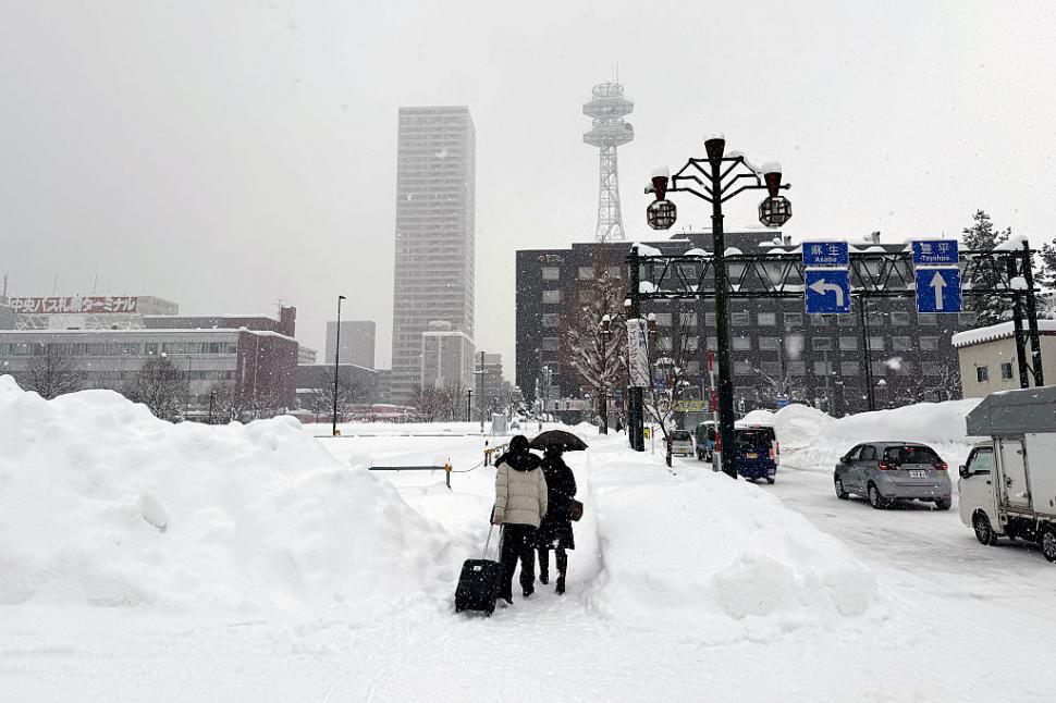 Ninsori record în Japonia: Sute de zboruri și trenuri au fost anulate. Peste 2.000 de persoane sunt blocate pe aeroportul din Hokkaido 1041240
