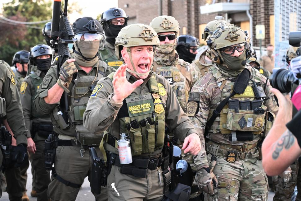 „Algoritmul meu nu mi-l arată”. De ce l-a redus la tăcere administrația Trump pe Gregory Bovino pe rețelele sociale 1041786