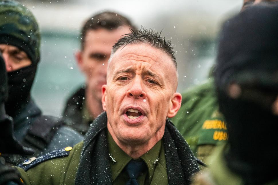 „Algoritmul meu nu mi-l arată”. De ce l-a redus la tăcere administrația Trump pe Gregory Bovino pe rețelele sociale 1041787