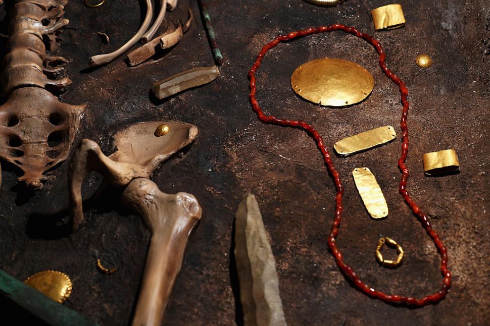 Cele mai vechi bijuterii de aur din lume au fost descoperite în Bulgaria. Au peste 6 milenii 1041473