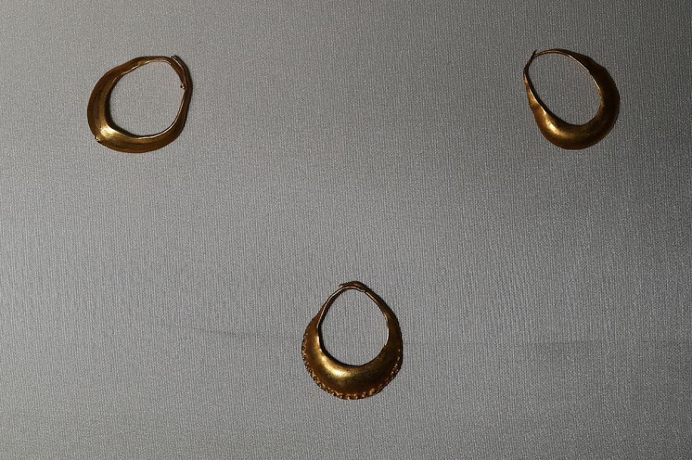 Cele mai vechi bijuterii de aur din lume au fost descoperite în Bulgaria. Au peste 6 milenii 1041486