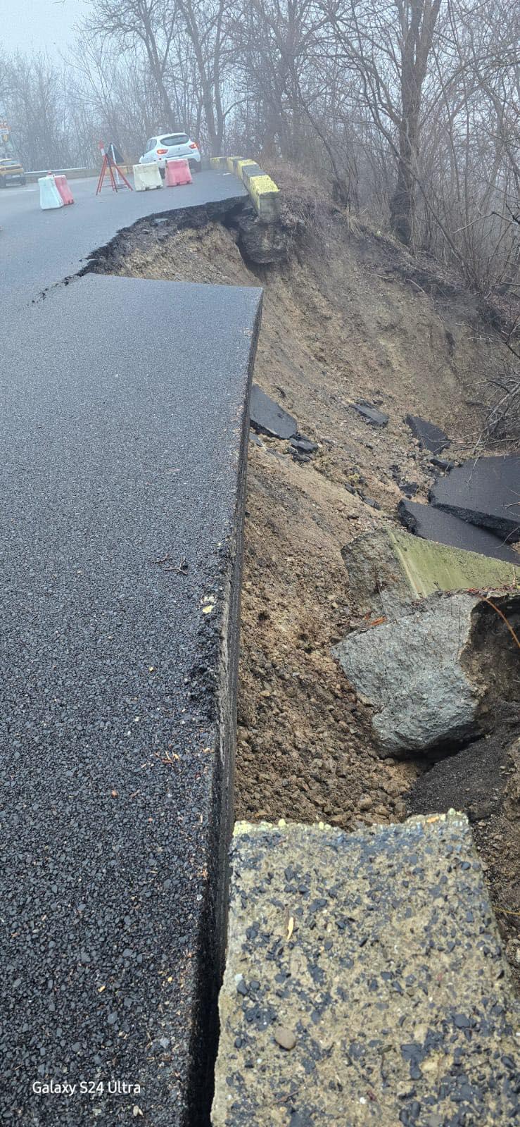 O bandă de circulație a DJ 101R s-a prăbușit la Câmpina: „Drumul este închis în totalitate, pe ambele sensuri de mers” 1041490