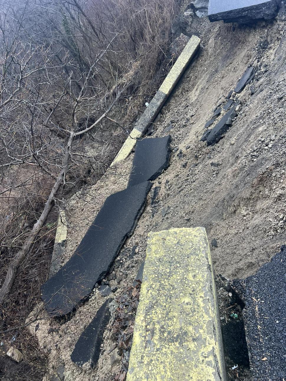 O bandă de circulație a DJ 101R s-a prăbușit la Câmpina: „Drumul este închis în totalitate, pe ambele sensuri de mers” 1041491