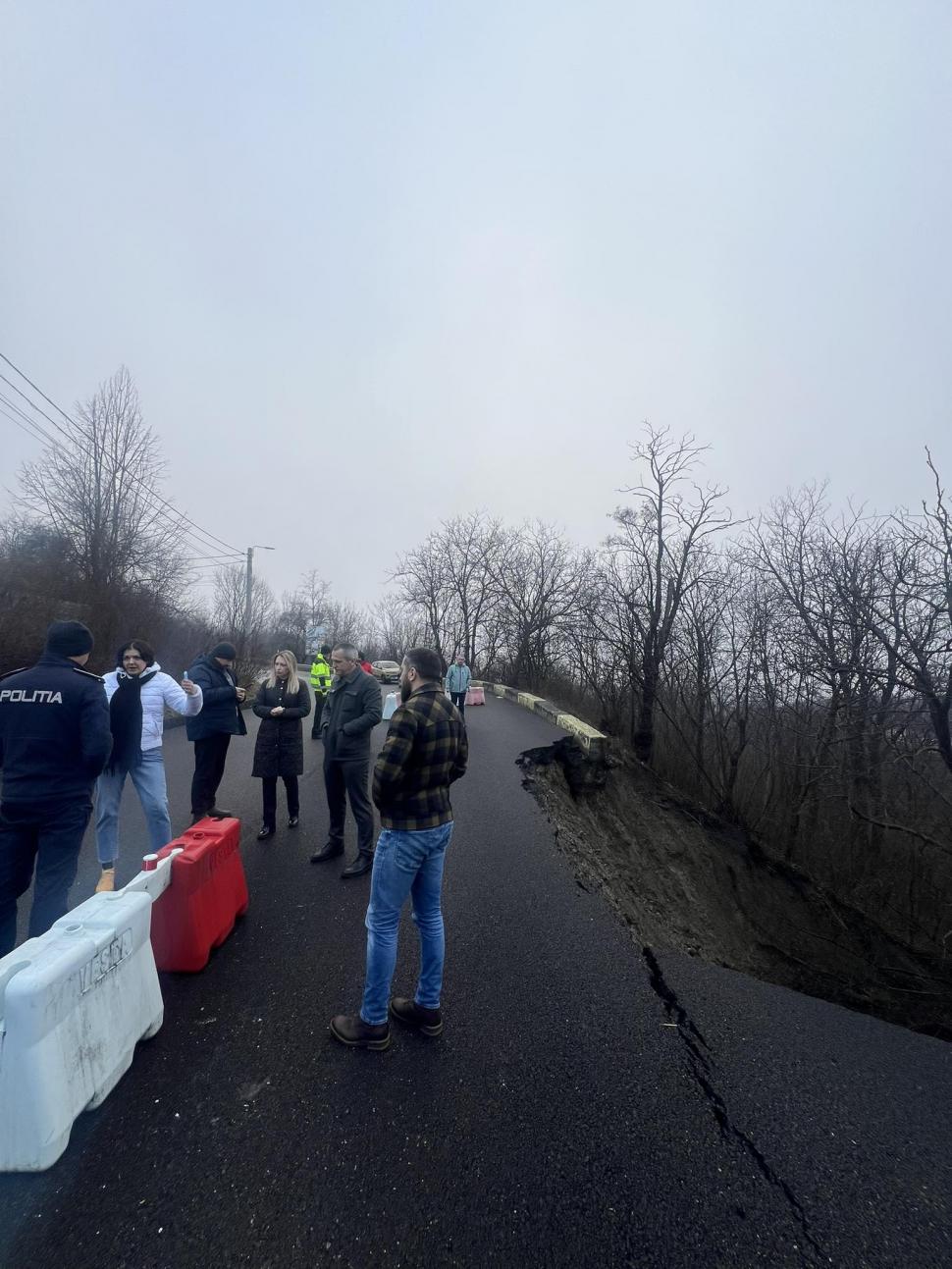 O bandă de circulație a DJ 101R s-a prăbușit la Câmpina: „Drumul este închis în totalitate, pe ambele sensuri de mers” 1041494