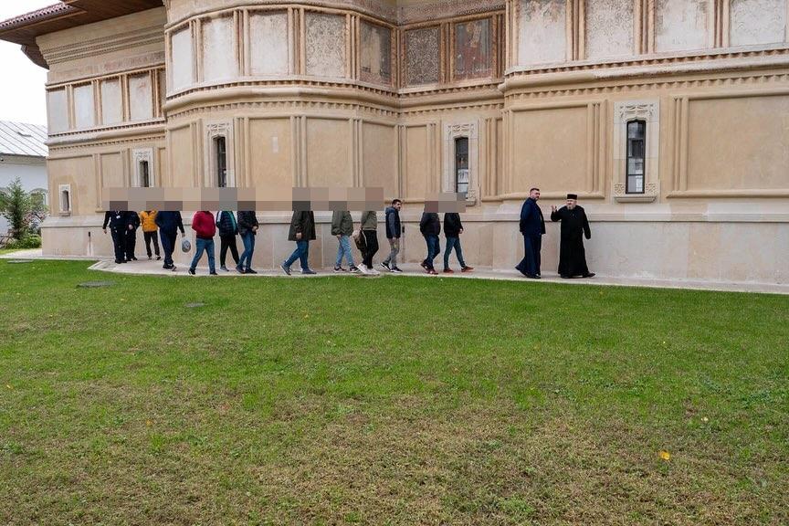 Strategia ”regelui veiozelor” pentru a fugi din pușcărie: A renunțat la islam, a cântat în corul bisericii și s-a pozat cu Patriarhul 1041696