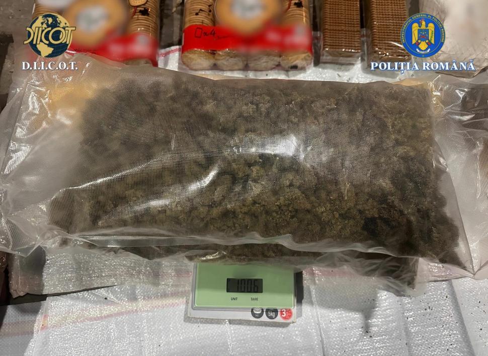 Bărbat, arestat după ce a adus droguri din Spania. Plănuia să le vândă unor unor elevi 1042453