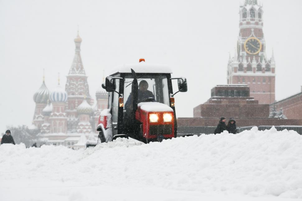 Moscova, lovită de cele mai abundente ninsori din ultimii peste 200 de ani. Strat record de zăpadă 1042471