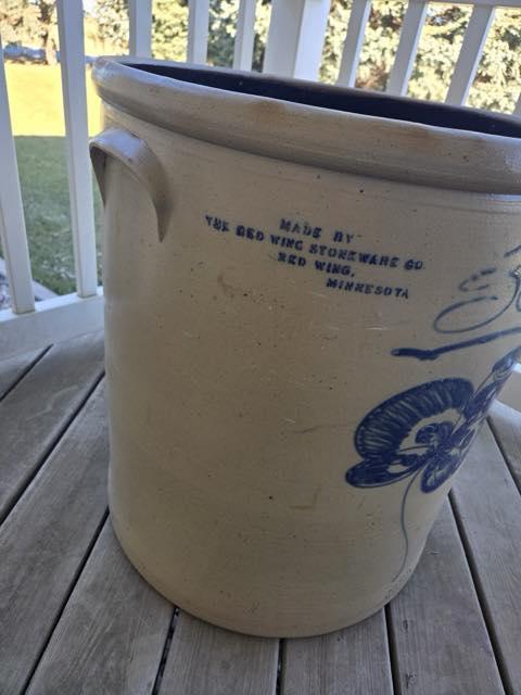 O femeie plănuia să vândă vasul vechi, abandonat în curtea casei, cu 20 de dolari. Licitația a explodat rapid la 32.000 de dolari 1042461