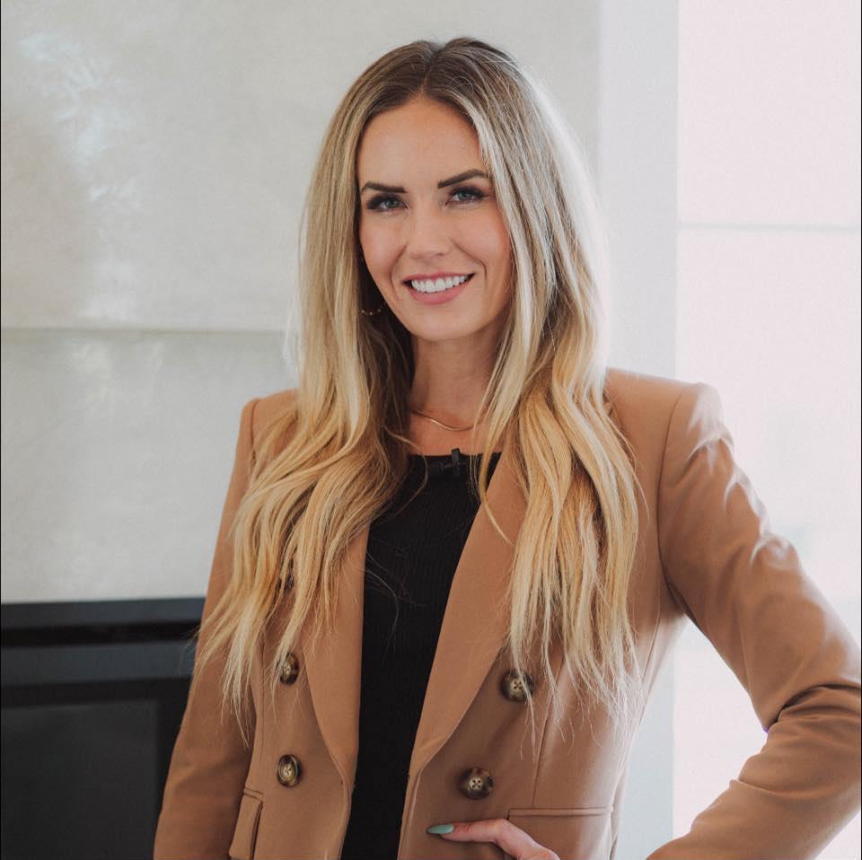 Un magnat imobiliar căsătorit i-ar fi oferit milioane de dolari unei subalterne ca să-și părăsească soțul. Dezvăluiri din proces 1042216