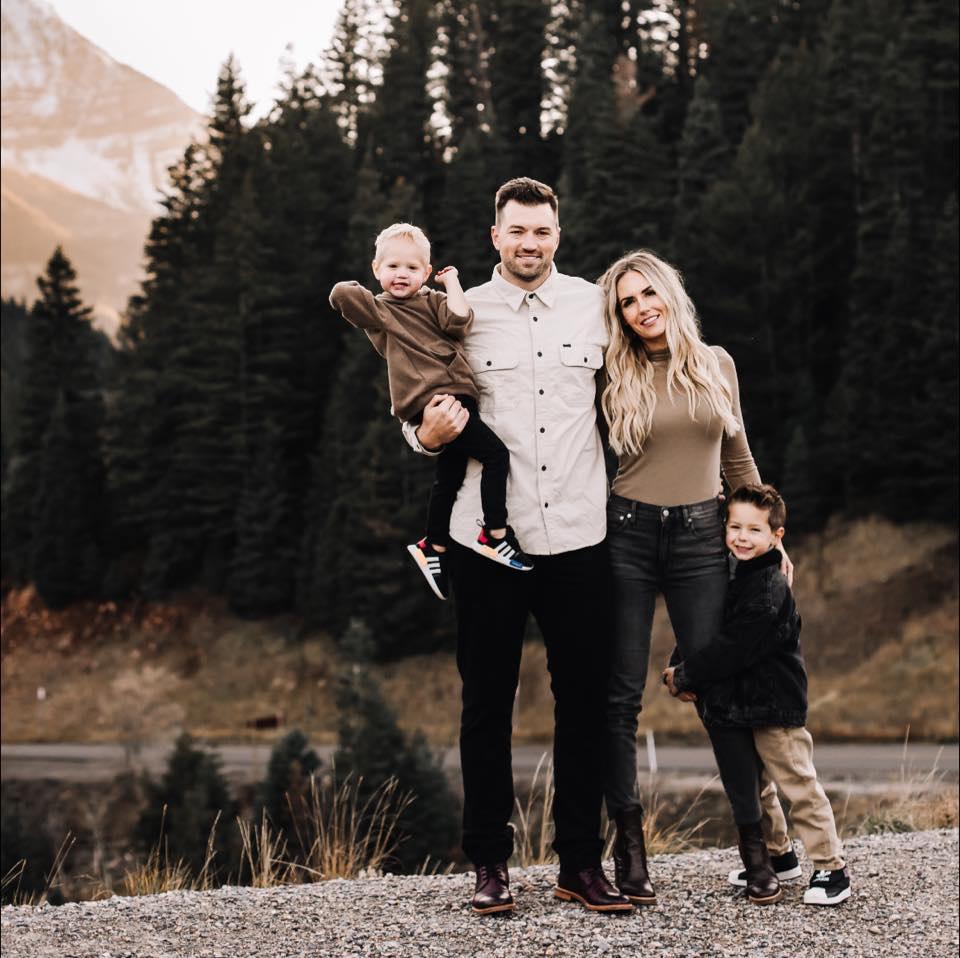 Un magnat imobiliar căsătorit i-ar fi oferit milioane de dolari unei subalterne ca să-și părăsească soțul. Dezvăluiri din proces 1042218