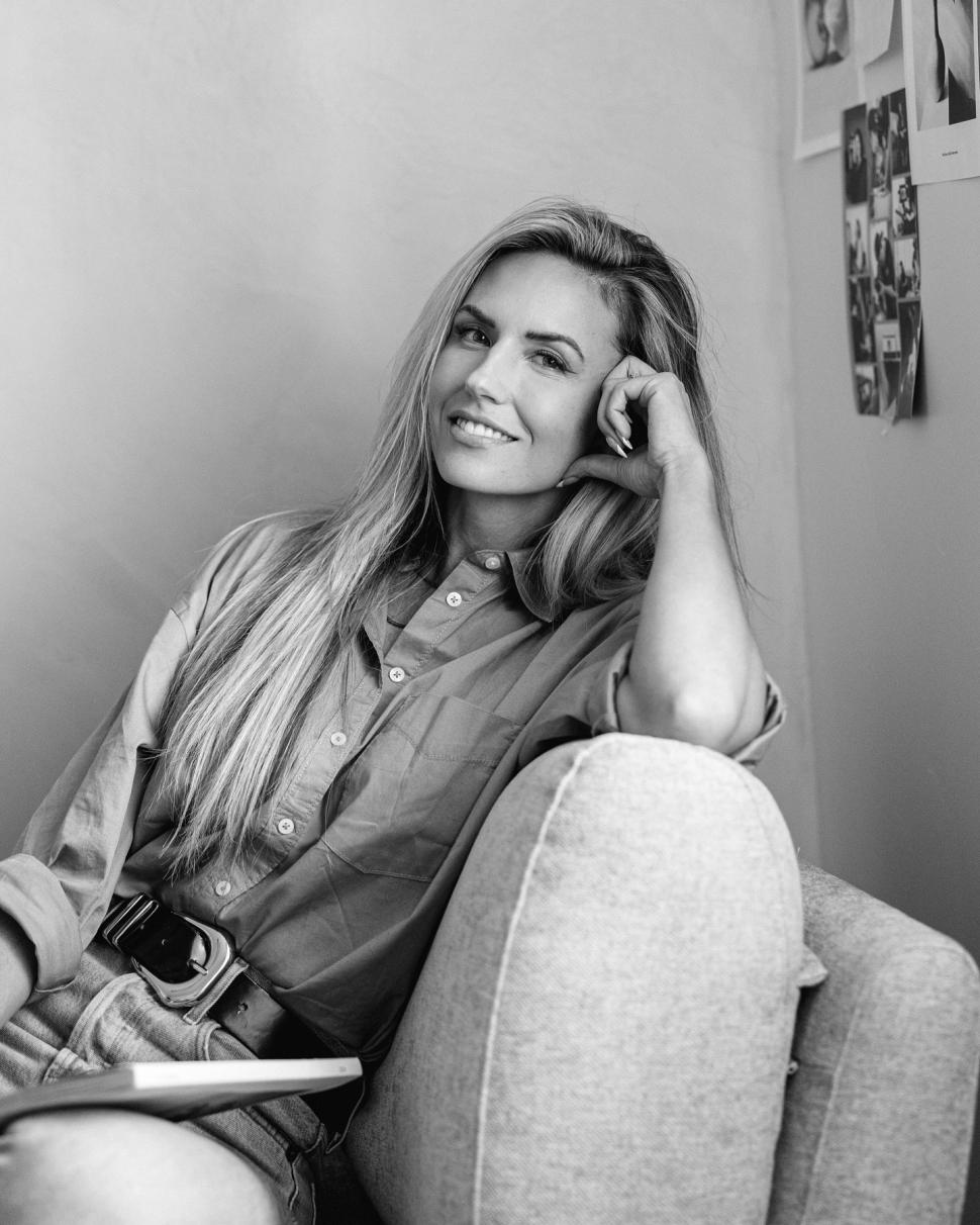 Un magnat imobiliar căsătorit i-ar fi oferit milioane de dolari unei subalterne ca să-și părăsească soțul. Dezvăluiri din proces 1042221