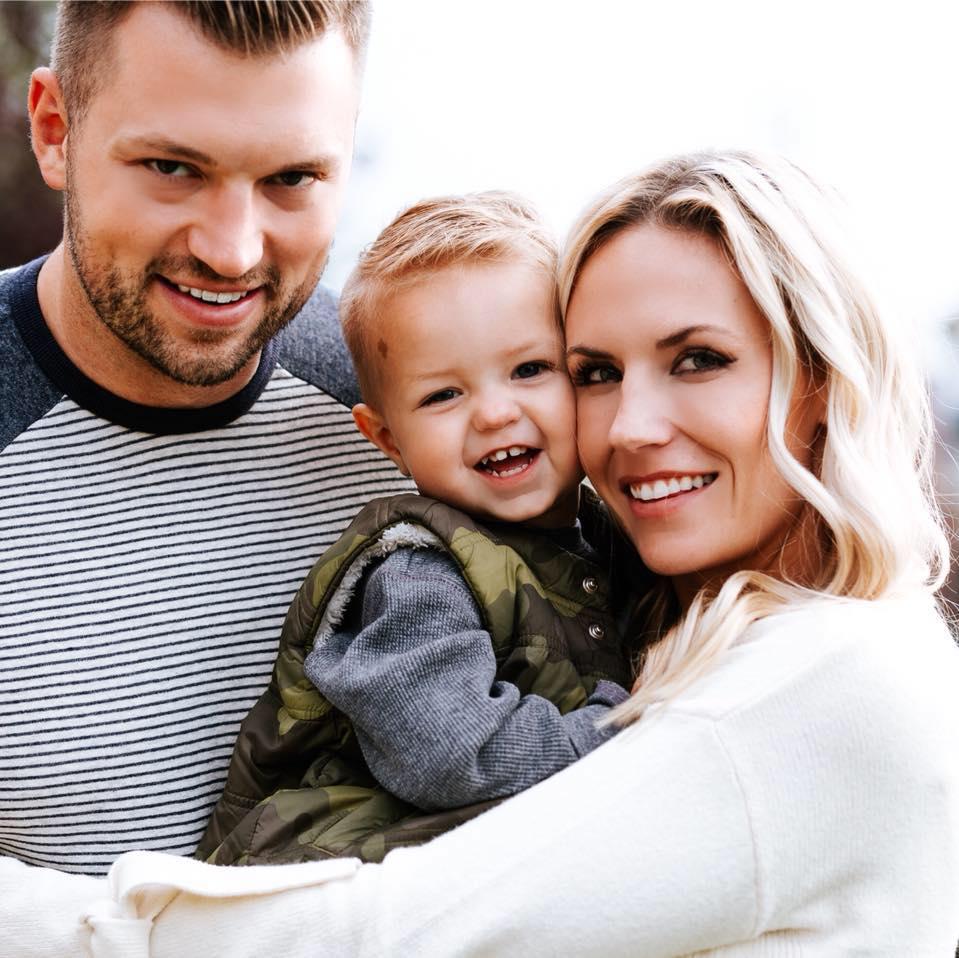 Un magnat imobiliar căsătorit i-ar fi oferit milioane de dolari unei subalterne ca să-și părăsească soțul. Dezvăluiri din proces 1042229