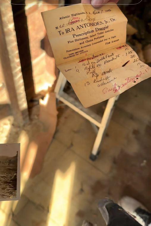 După un an de renovări, un cuplu a descoperit o colecţie bizară de obiecte ascunsă într-un perete al unei case vechi de 146 de ani 1041739