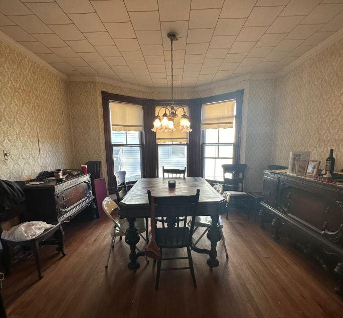 După un an de renovări, un cuplu a descoperit o colecţie bizară de obiecte ascunsă într-un perete al unei case vechi de 146 de ani 1041746