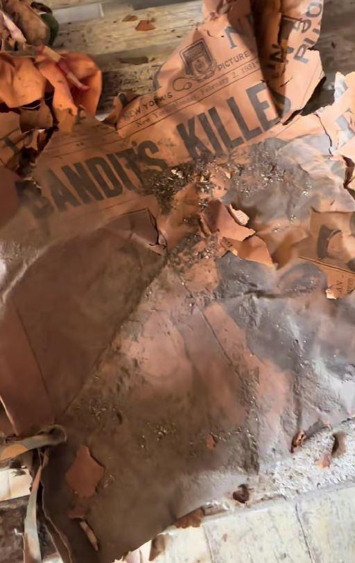 După un an de renovări, un cuplu a descoperit o colecţie bizară de obiecte ascunsă într-un perete al unei case vechi de 146 de ani 1041756