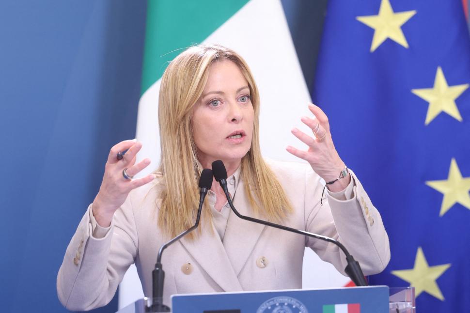 Giorgia Meloni a apărut ca înger într-o frescă restaurată în Italia și a provocat un scandal uriaș. Reacția premierului 1042589