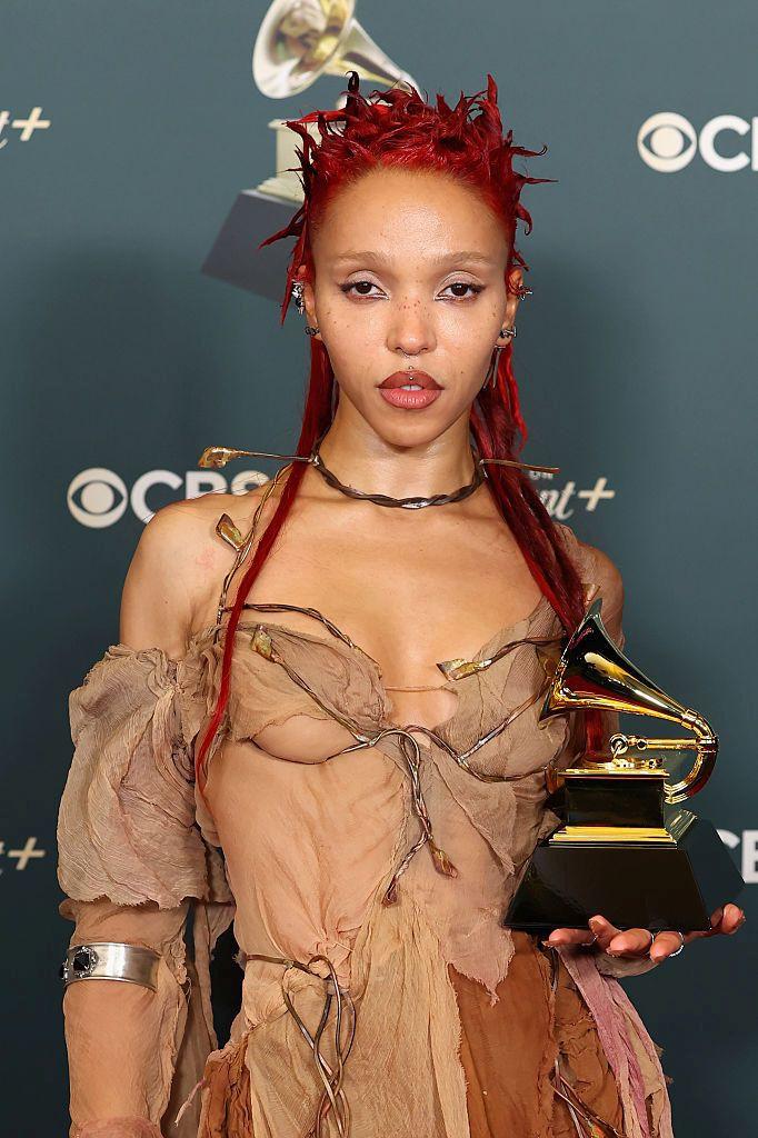 Rochia topless și ținuta din latex în care Heidi Klum arată dezbrăcată. Cele mai extravagante ținute de la Emmy 2026 1042855