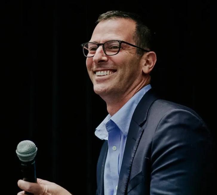 Răsturnare de situație în cazul magnatului care i-ar fi oferit milioane unei subalterne ca să-și părăsească soțul. Ce spune femeia 1043264