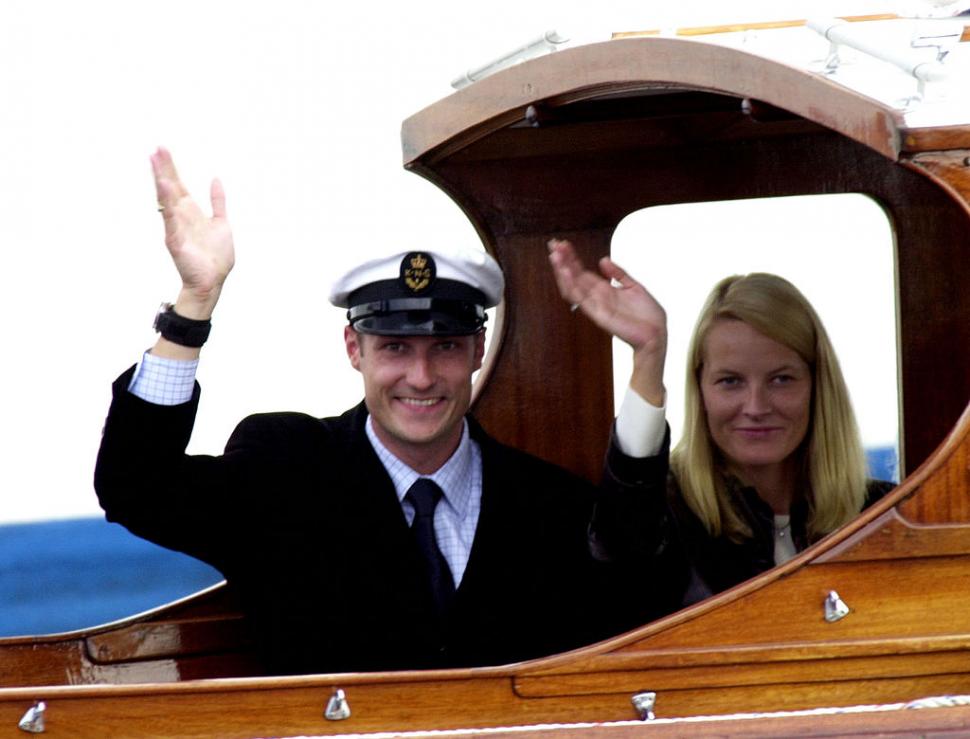 Cum a devenit o chelneriță prințesa moștenitoare a Norvegiei. Ultimul scandal scoate la lumină trecutul agitat al lui Mette-Marit 1043461