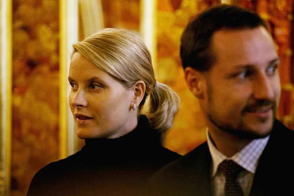 Cum a devenit o chelneriță prințesa moștenitoare a Norvegiei. Ultimul scandal scoate la lumină trecutul agitat al lui Mette-Marit 1043475