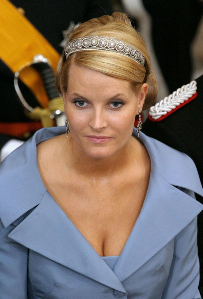 Cum a devenit o chelneriță prințesa moștenitoare a Norvegiei. Ultimul scandal scoate la lumină trecutul agitat al lui Mette-Marit 1043478