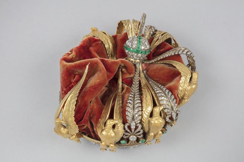 Muzeul Luvru arată imagini cu coroana împărătesei Eugenie, deformată și îndoită după jaf, dar asigură că va fi restaurată complet 1044143