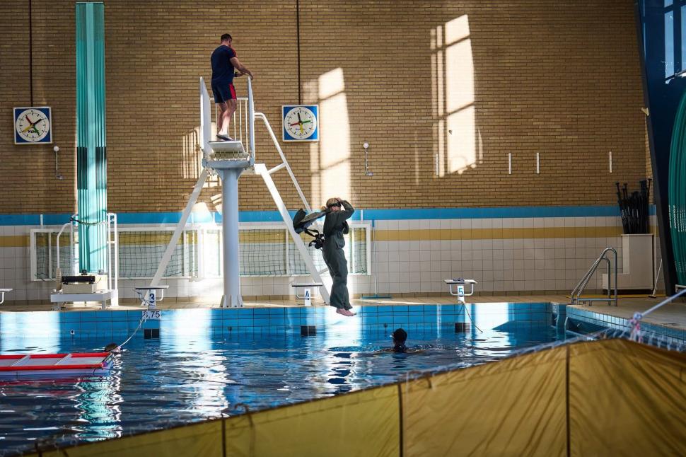 Imagini cu regina Maxima a Olandei, la exerciții de rezistență fizică sau de tras cu arma. La 54 de ani, se pregătește să fie rezervist 1044133