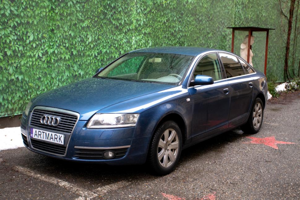 Mașina de protocol a Președintelui Klaus Iohannis este scoasă la licitație pentru doar 1.000 de euro  1044238