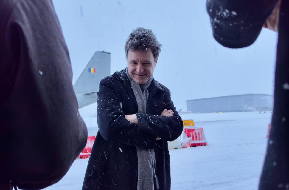 Olanda ironizează România: Preşedintele Nicușor Dan zboară cu un "container zburător" 1044181