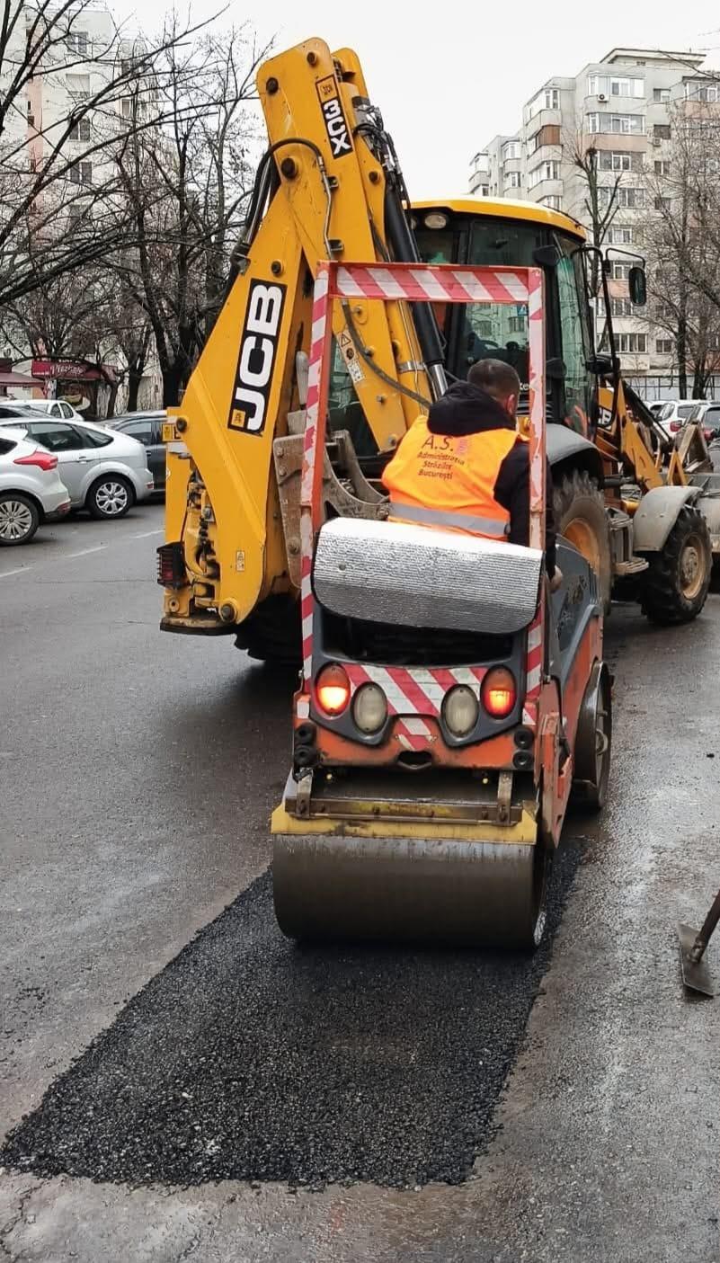 Primăria Capitalei s-a apucat să repare gropile din asfalt: Până acum s-au găsit 585. Pe ce străzi sunt lucrări 1044303