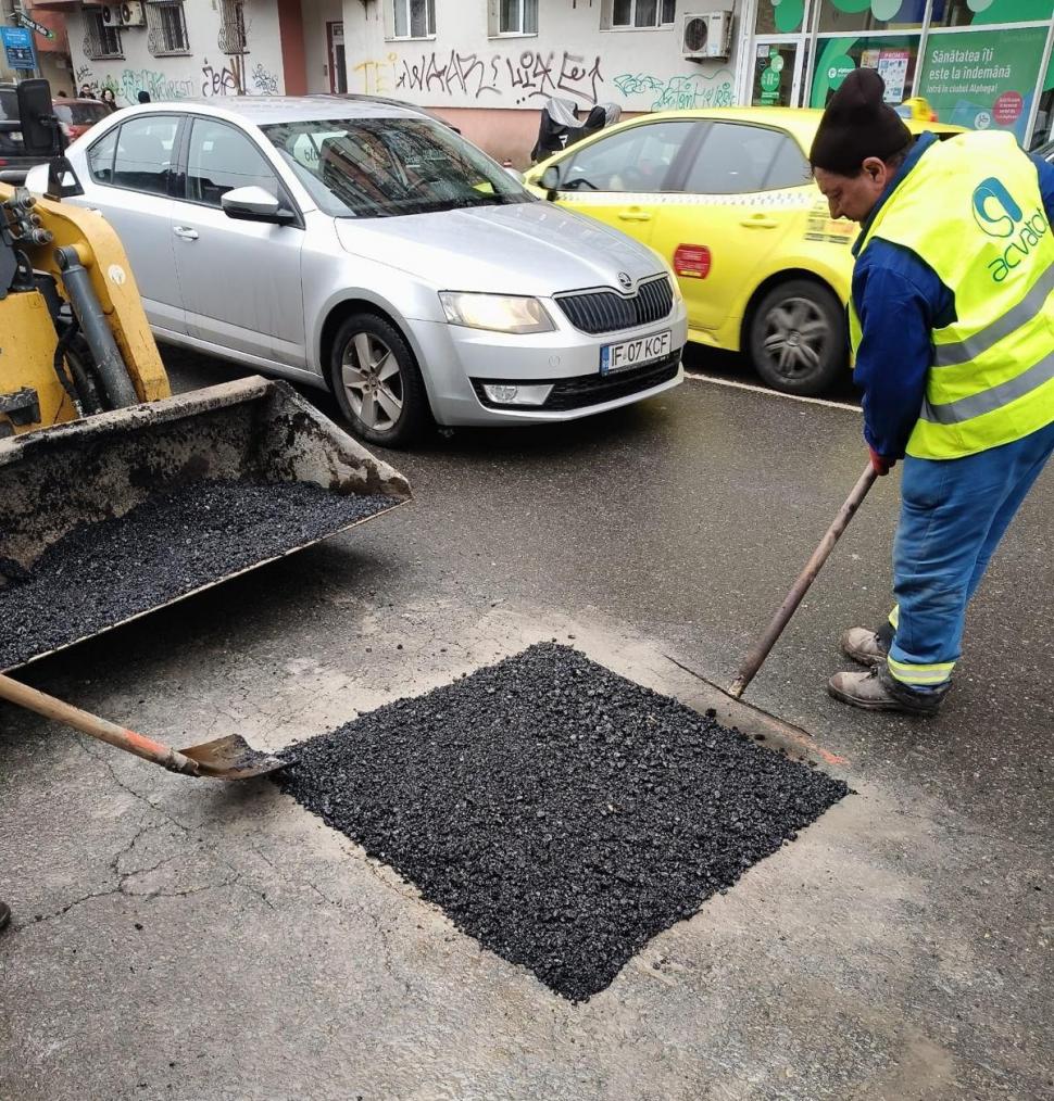 Primăria Capitalei s-a apucat să repare gropile din asfalt: Până acum s-au găsit 585. Pe ce străzi sunt lucrări 1044307