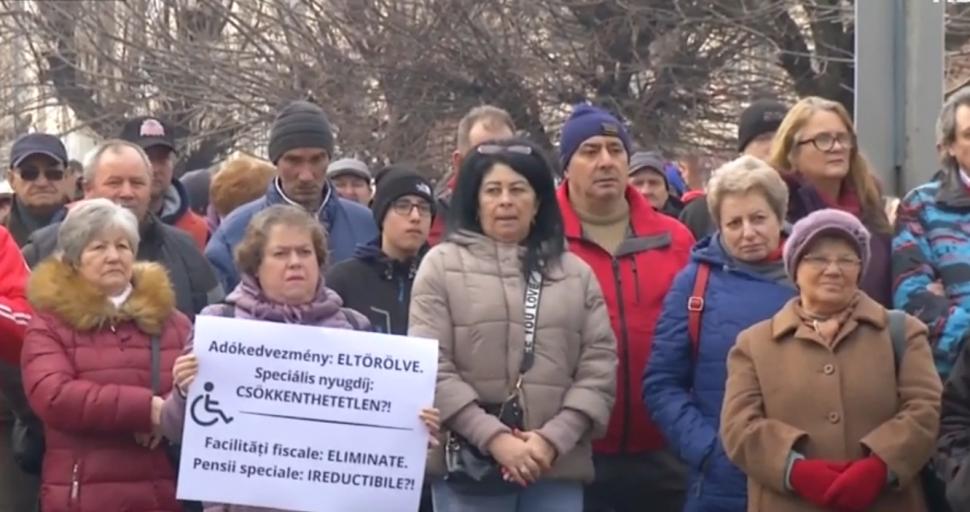 Revoltă în stradă la Gheorghieni. Peste 1.000 de oameni protestează din cauza taxelor lui Bolojan și cer ieșirea UDMR de la guvernare 1044391