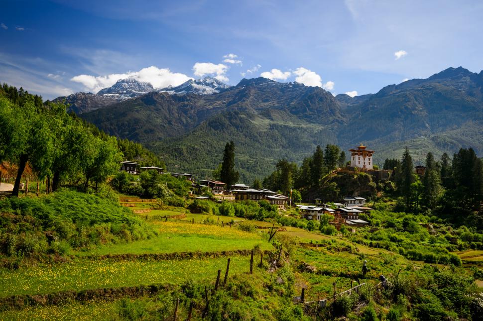 Singura țară din lume unde Fericirea Națională Brută e mai importantă decât PIB-ul: Mulți români nu ajung niciodată în micul regat 1043296