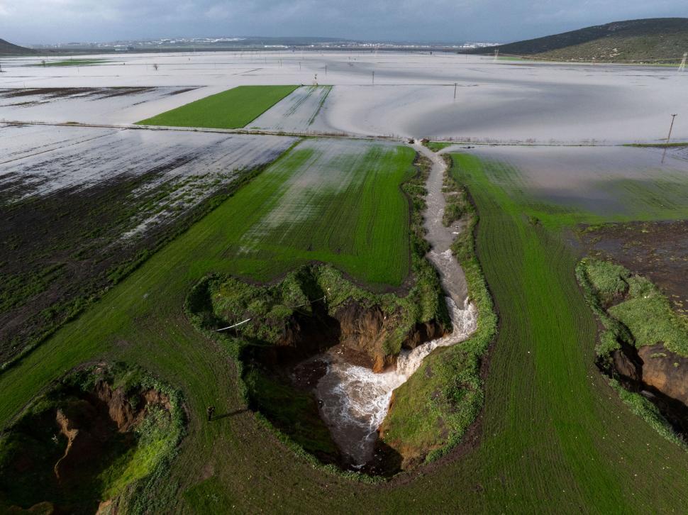 Imagini aeriene spectaculoase din Turcia. Fermierii au găsit o soluție ingenioasă ca să folosească dolinele apărute acum șapte ani  1044499