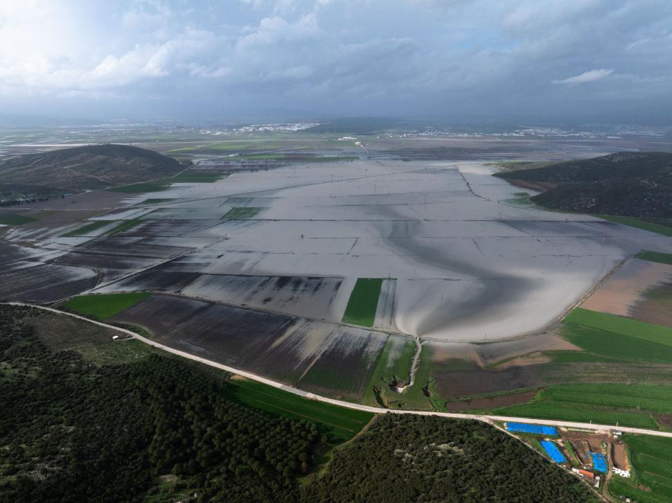 Imagini aeriene spectaculoase din Turcia. Fermierii au găsit o soluție ingenioasă ca să folosească dolinele apărute acum șapte ani  1044500