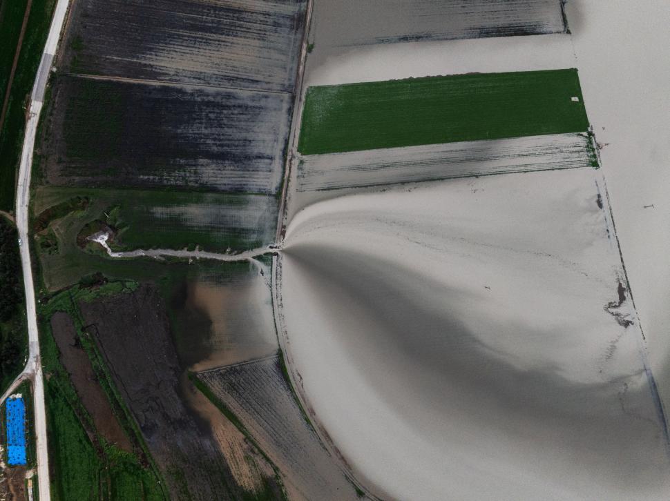 Imagini aeriene spectaculoase din Turcia. Fermierii au găsit o soluție ingenioasă ca să folosească dolinele apărute acum șapte ani  1044501