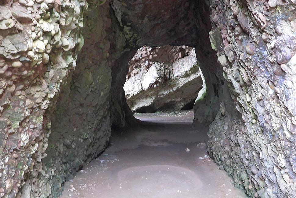 Satul "magic" din Irlanda de Nord folosit în Game of Thrones, o atracţie pentru turişti: Peşteri vechi de peste 400 de milioane de ani 1043642