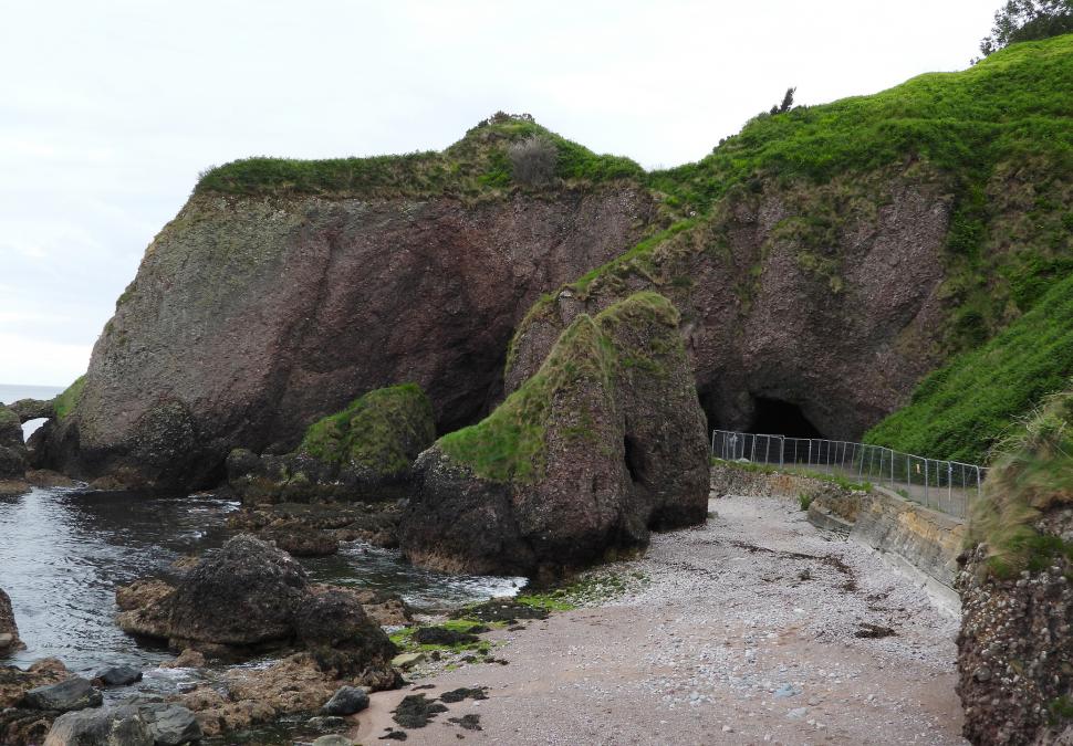 Satul "magic" din Irlanda de Nord folosit în Game of Thrones, o atracţie pentru turişti: Peşteri vechi de peste 400 de milioane de ani 1043643